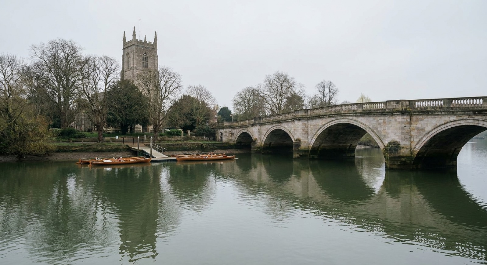 Stone bridge over the River Thames at Putney